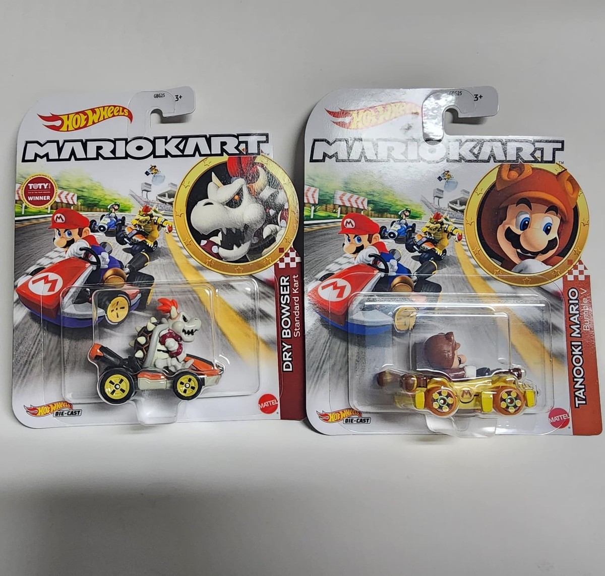 Hot Wheels Mario Kart Dry Bowser + Tanooki Mario Bumble V