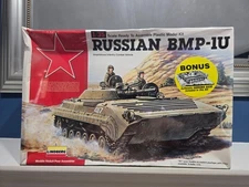 Lindberg 1/35 kit Russian BMP-1U with diorama base ~ New Sealed in Dented Box