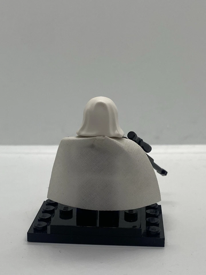 *RETIRED* LEGO Taskmaster Minifigure (sh100) of Avengers Hulk Lab Smash (76018) - Image 4 of 4