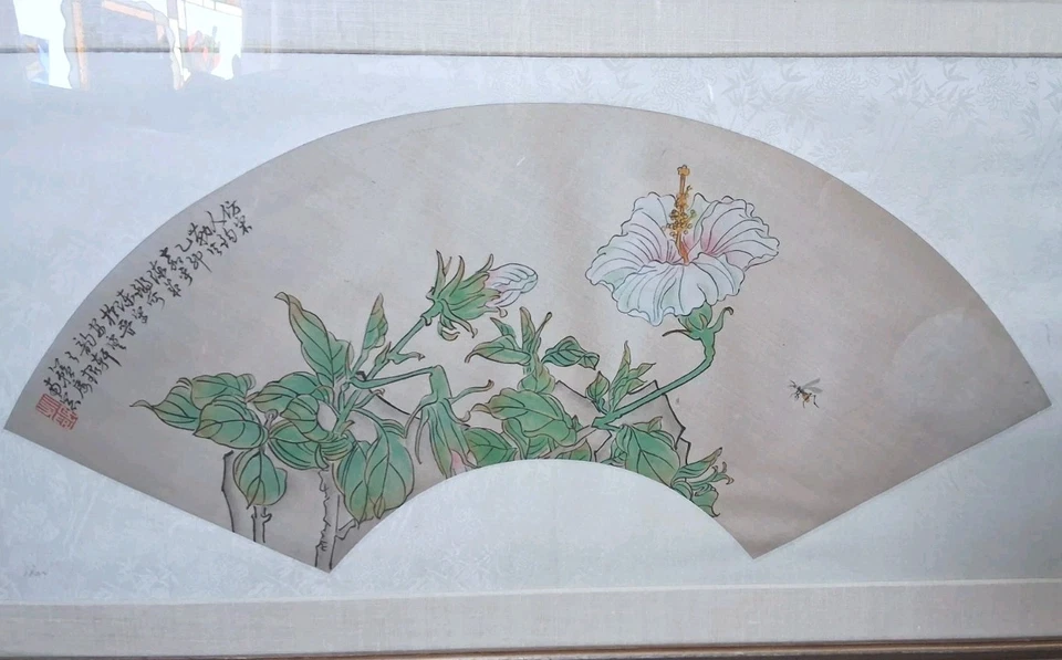 Antigua pintura china de abanico sobre seda enmarcada firmada 26x15 hibisco insecto volador Foto 4 de 4