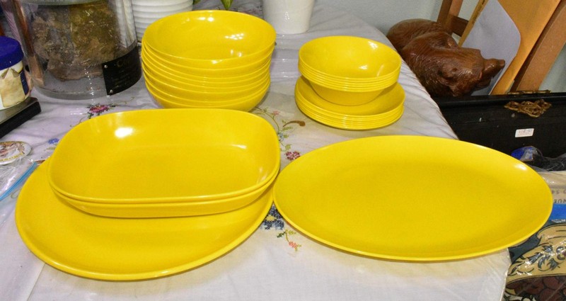 Lot of 25 Texasware Sunflower Yellow Melamine Serving Plates & Bowls MCM Vintage