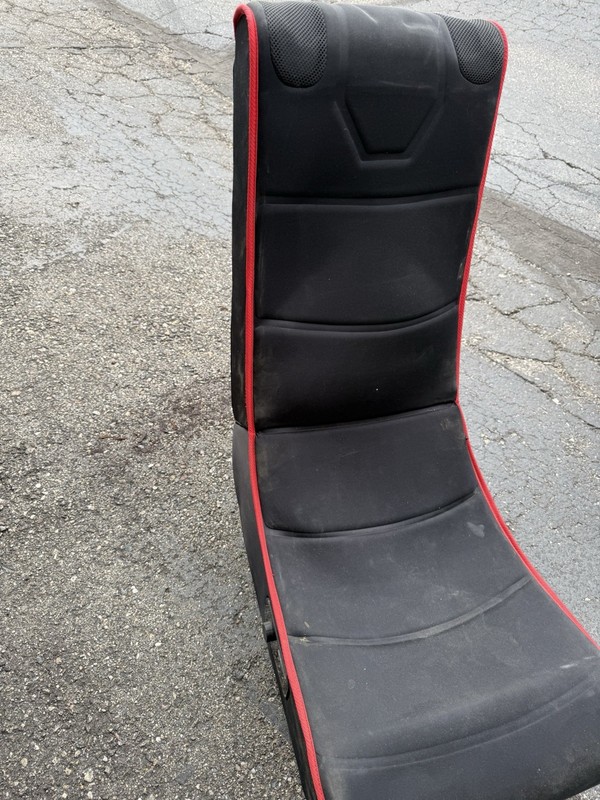 Gamer Rocking Seat w/speakers AUX audio input + music contols on Chair
