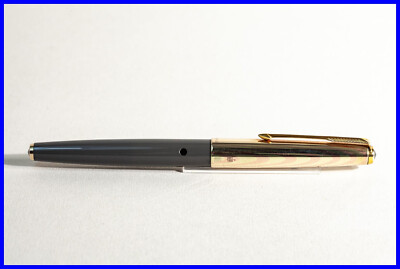 PARKER 61 Füller, SCHAUMUSTER in grau & rainbow gold