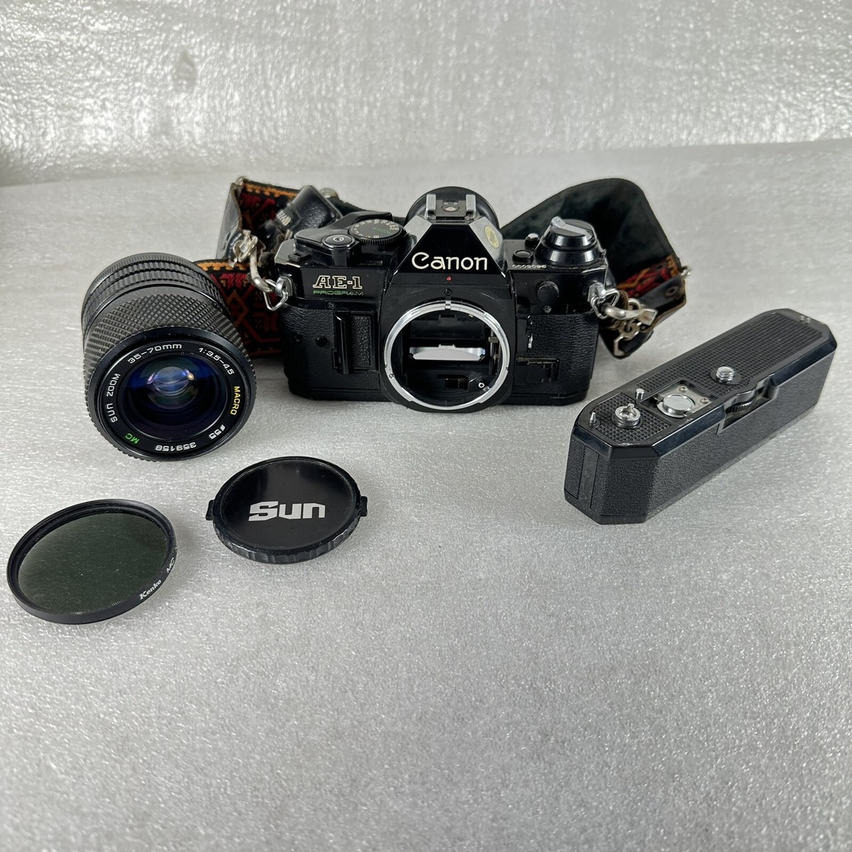 CANON AE-1 SUN ZOOM 35-70mm 1:3.5-4.5 MACRO 一眼レフ