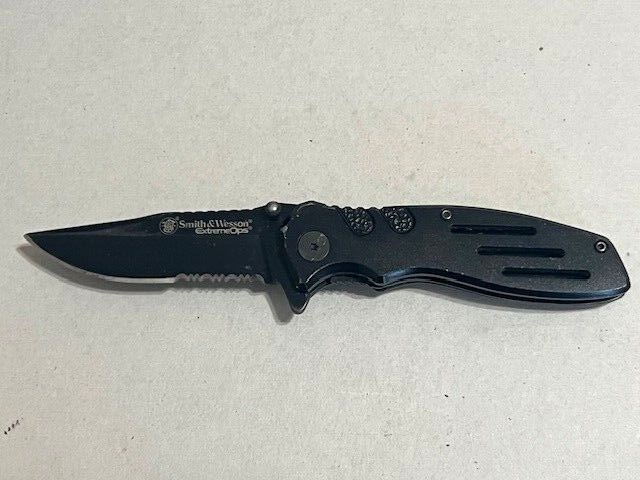 Smith & Wesson Extreme OPS Tactical Knife Black COMBO Blade in Great Condition