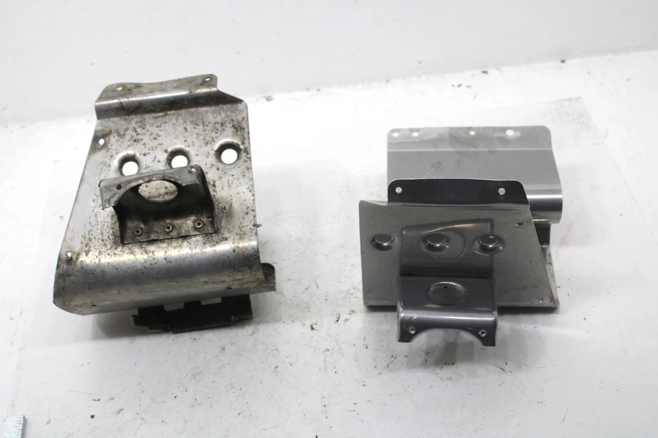 Juego de reposapiés Yamaha Vmax 600 St 1994 OEM 8AB-21926-00-00 SY73 Foto 4 de 4