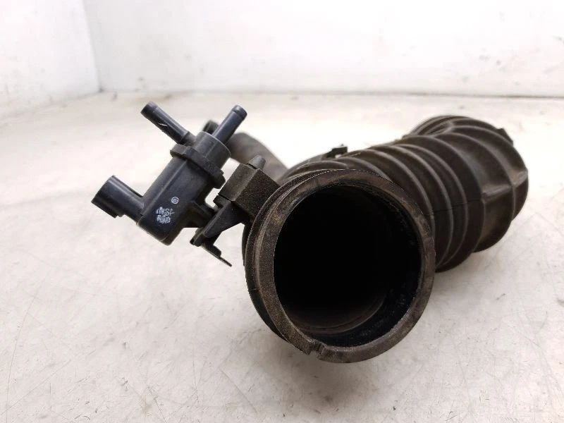 Toyota Corolla 2005 1,8 L 4 cilindros filtro de aire tubo resonador montaje  Foto 3 de 4