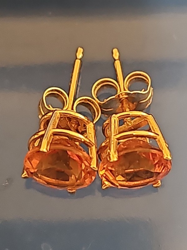 Vintage 14k.Yellow Gold Citrine  Prong Set Stud Earrings