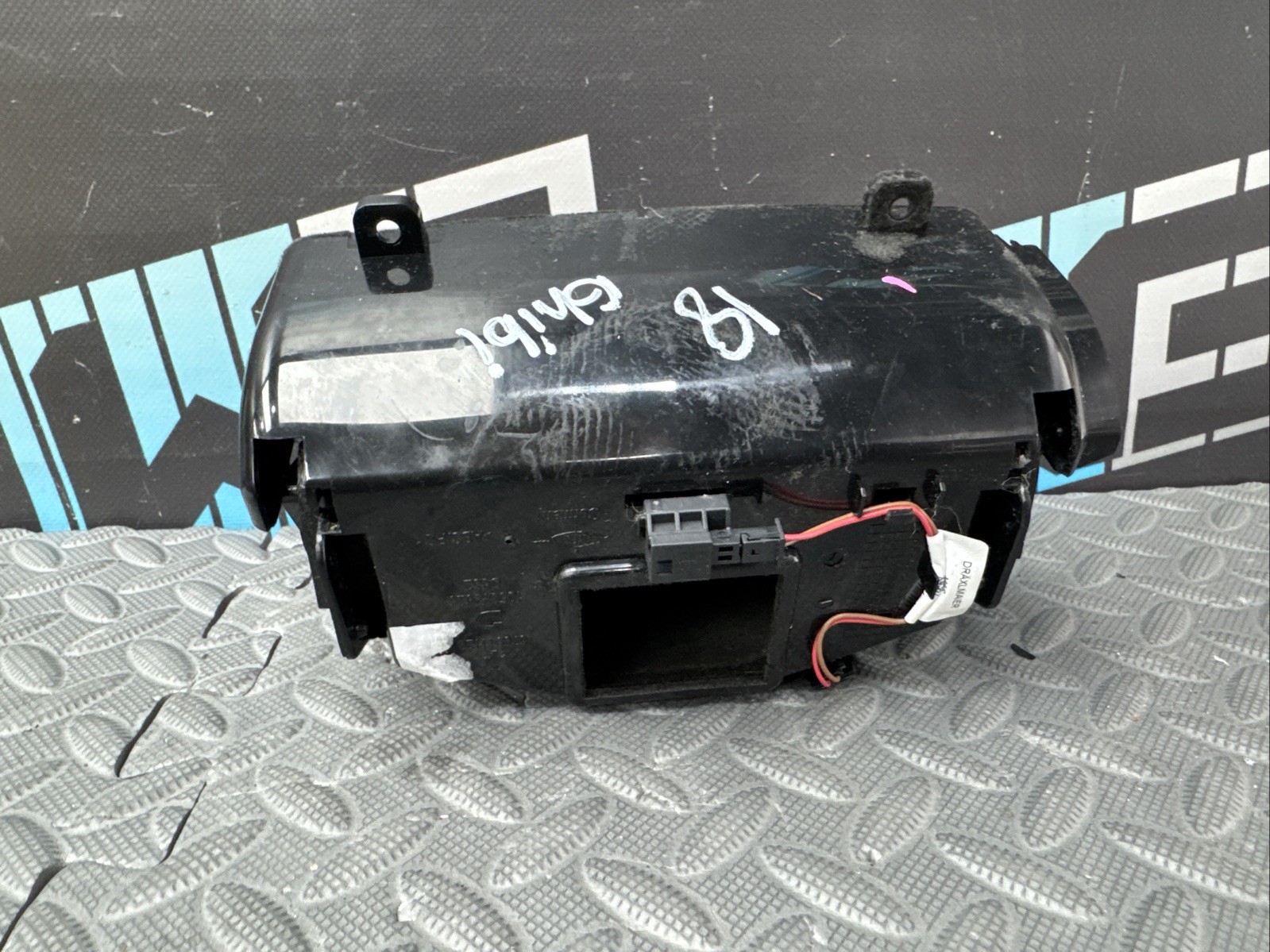 OEM 2017-2024 MASERATI GHIBLI CENTER CONSOLE STORAGE COMPARTMENT CUBBY *NOTE