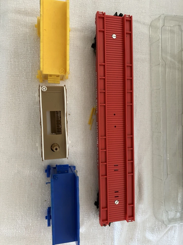 Lionel/K-line 6-21237 Flat Car w/3 Circus Wagons Ringling Bros - Image 4 of 4