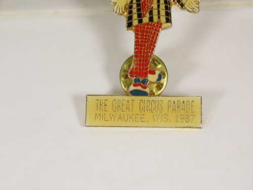 Vintage Lapel Pin Hat Pin Pinback Great Circus Parade 1987 Clown Milwaukee C4508 - 第 2/5 張圖片