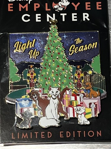 Disney DEC Light Up The Season Complete Set of 12 LE 250 Pins Christmas - Picture 6 of 13