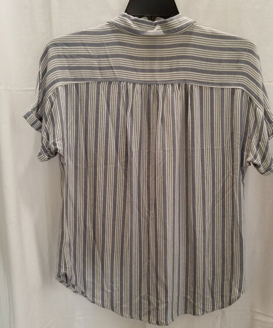 UNIVERSAL THREAD GOODS CO. BUTTON DOWN BLOUSE BLU… - image 2