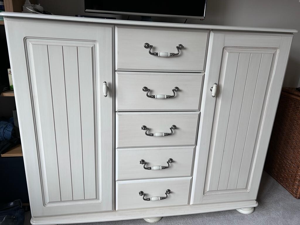 Kingstown Signature Cupboard/Chest/Vanity Cream UsedGoodCondition