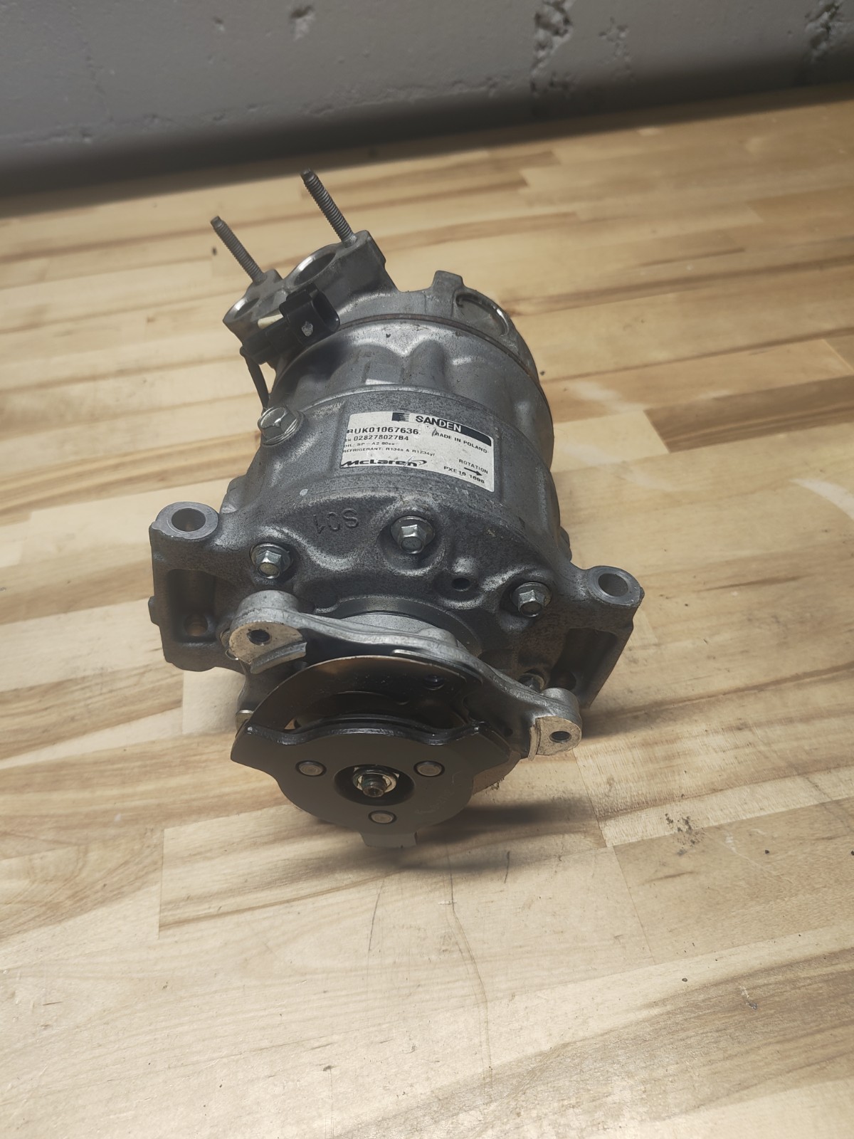 McLaren 570S 2018 Compressor with bracket