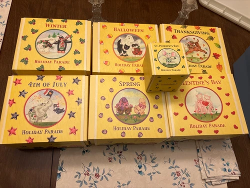 Fenton Holiday Parade set Glass Animal Figurines - Complete Set of 7