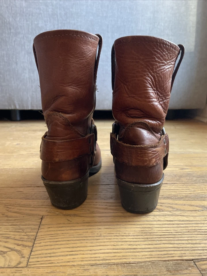 Bota de motociclista con arnés de cuero marrón Frye para mujer 6,5 Foto 3 de 4