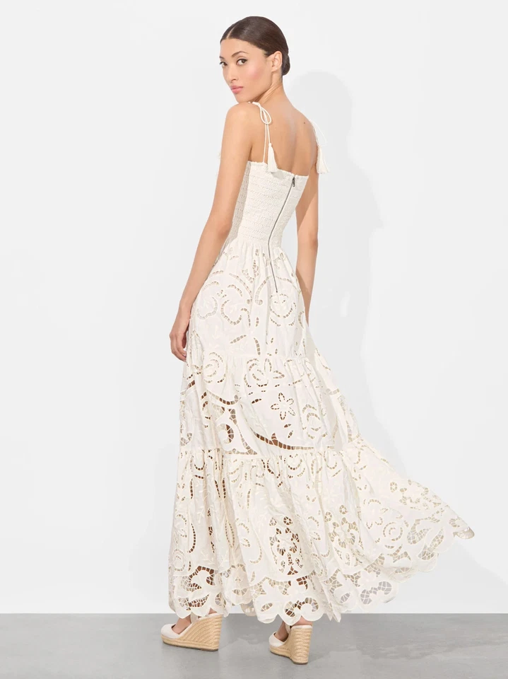 ALICE & OLIVIA (4) NUESTRO MAXI VESTIDO MARNA BLANCO/OJALES ESCALONADOS NUEVO CON ETIQUETAS PRECIO DE VENTA SUGERIDO POR EL FABRICANTE $795 Foto 4 de 4