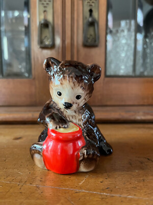 Goebel Figur Braunbär mit rotem Honigtopf  (8,5 x 7,2cm)