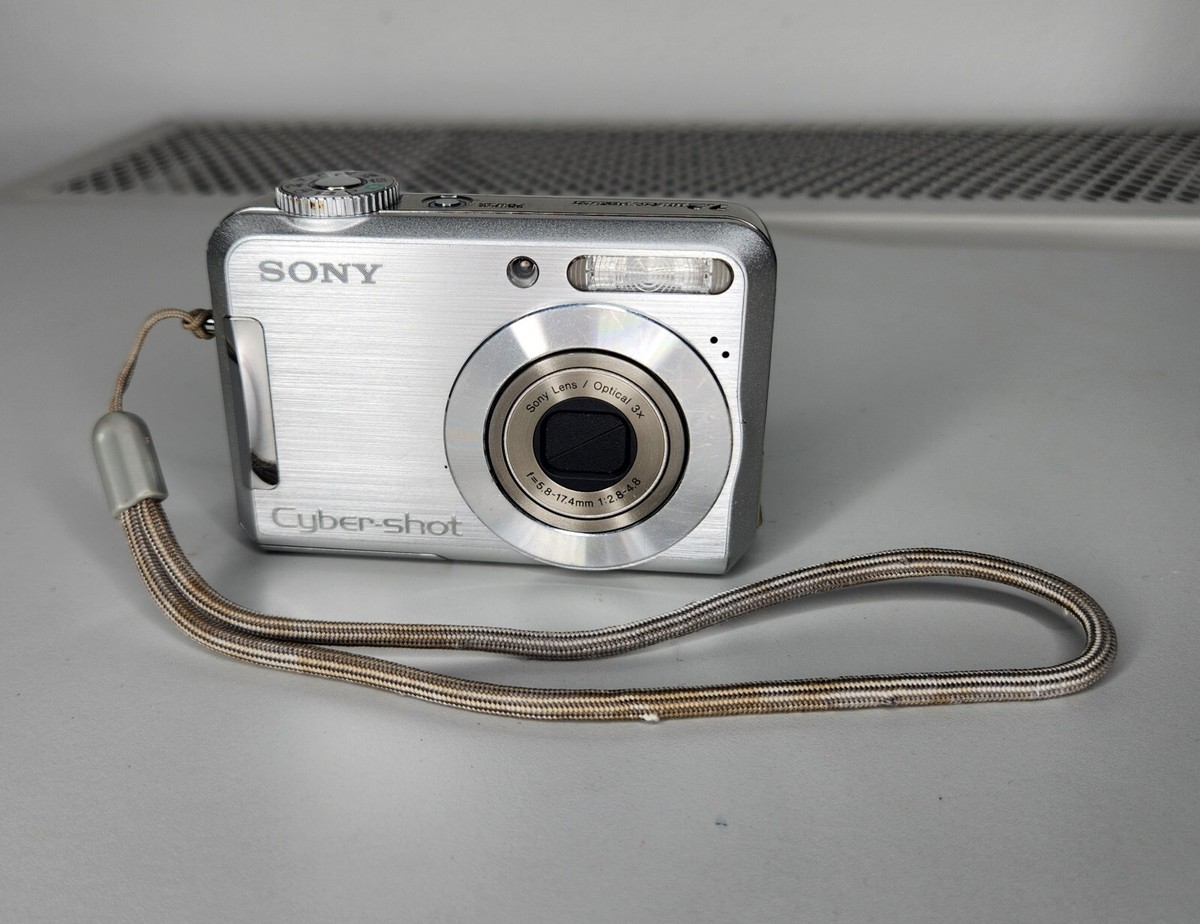 Sony Cybershot DSC-S700 Digital Camera 7.2M Cyber Shot For Parts