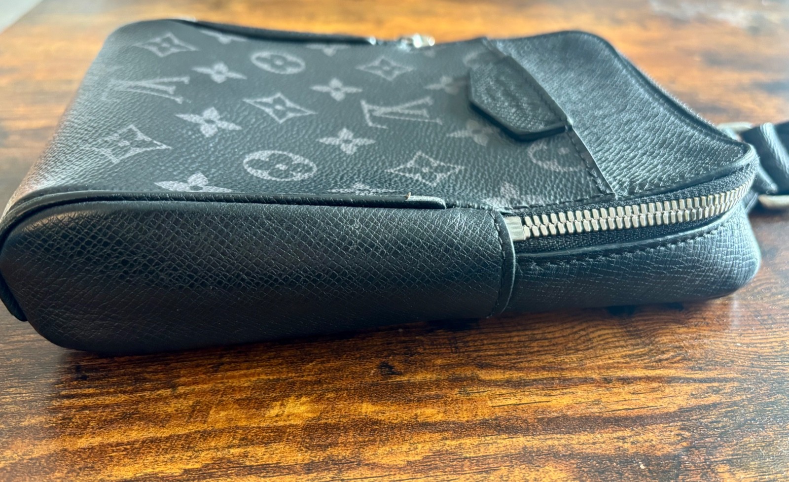 Authentic Louis Vuitton Outdoor Eclipse Unisex Cr… - image 10