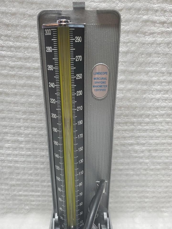 Probador de presión arterial lumiscopio esfigmomanómetro vintage en estuche metálico LEER  Foto 2 de 4
