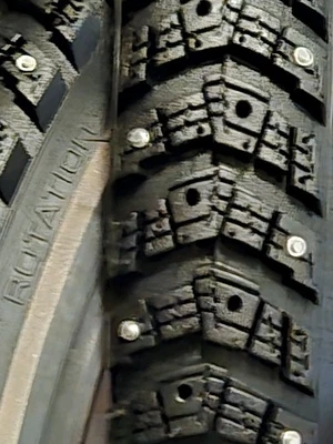 Specialized ICEBREAKER 138 Spikes 700x38c Studded Bicycle Tire