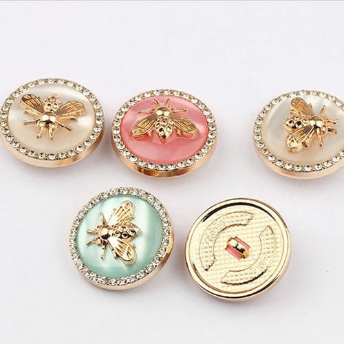 18MM-25MM Three-dimensional Little Bee Buttons Cardigan Sweater - Picture 9 of 17