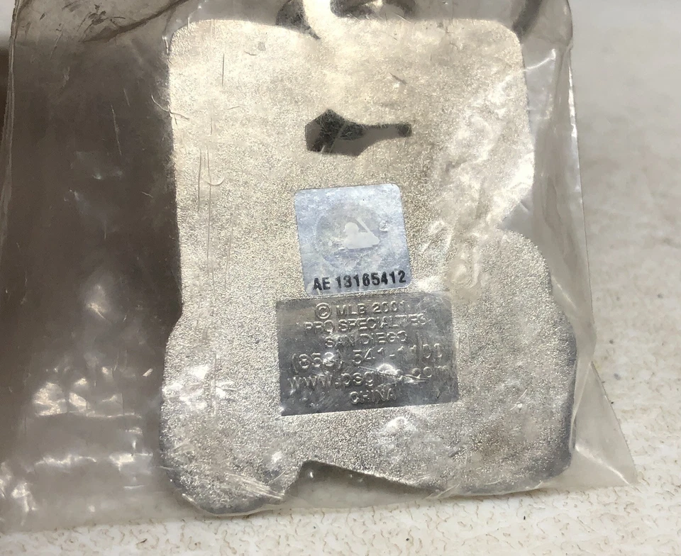 2001 SEATTLE MARINERS ICHIRO SUZUKI #51 colored KEYCHAINS VINTAGE Sealed - Image 4 of 4