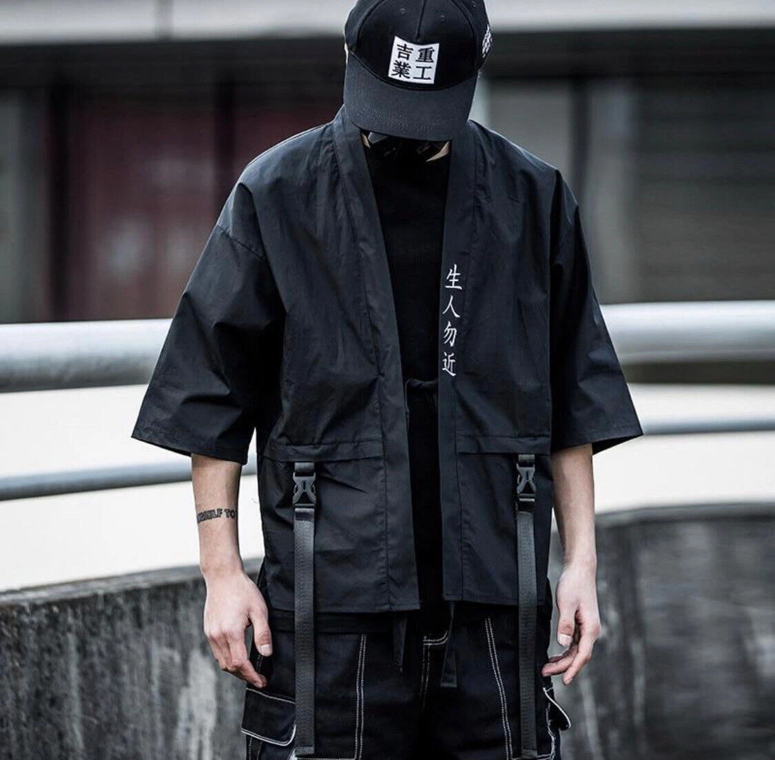 Niepce Black Streetwear Kimono Tee Japanese Kanji Samurai Short Sleeves T-Shirt
Opens in a new windo