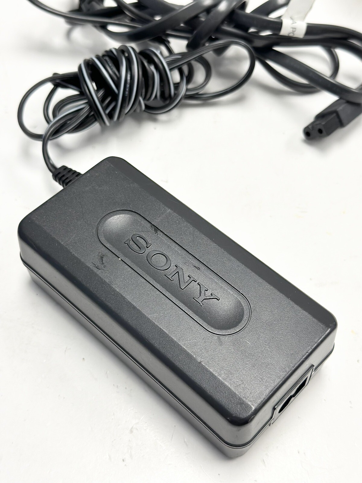 Genuine Sony AC-L10A AC Power Adapter 8.4VDC 1.5A for Camcorder