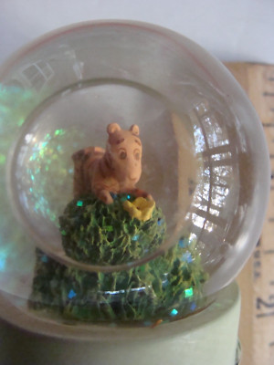 VTG Disney Charpente Tiger Winnie the Poo Mini Snow Globe Collectible Glitter