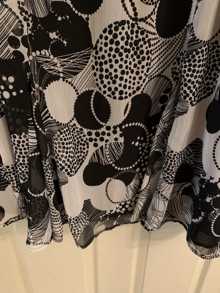 Falda Sag Harbor talla 1X, blanca y negra con cintura elástica e inferior acampanada Foto 3 de 4