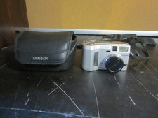 Minolta DiMAGE S414 camera with bag
