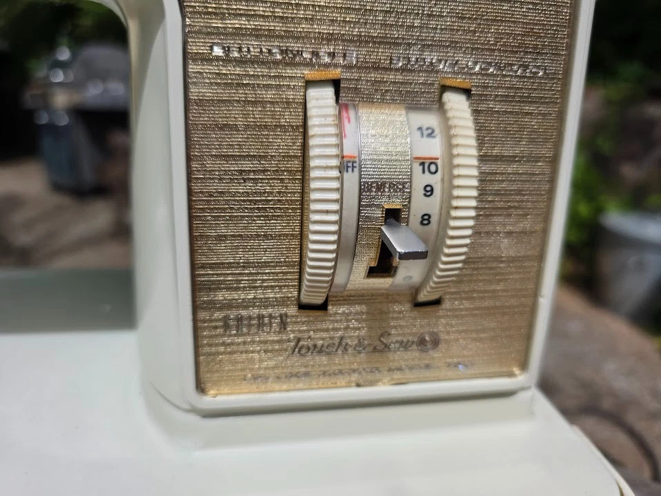 🧵 Vintage Singer Golden Touch & Sew Modelo 750 - Para piezas o reparación 🧵 Foto 3 de 4