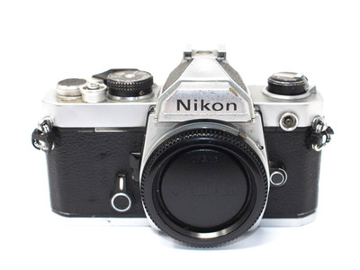 Nikon FM analoge Spiegelreflexkamera 35 mm nur Gehäuse