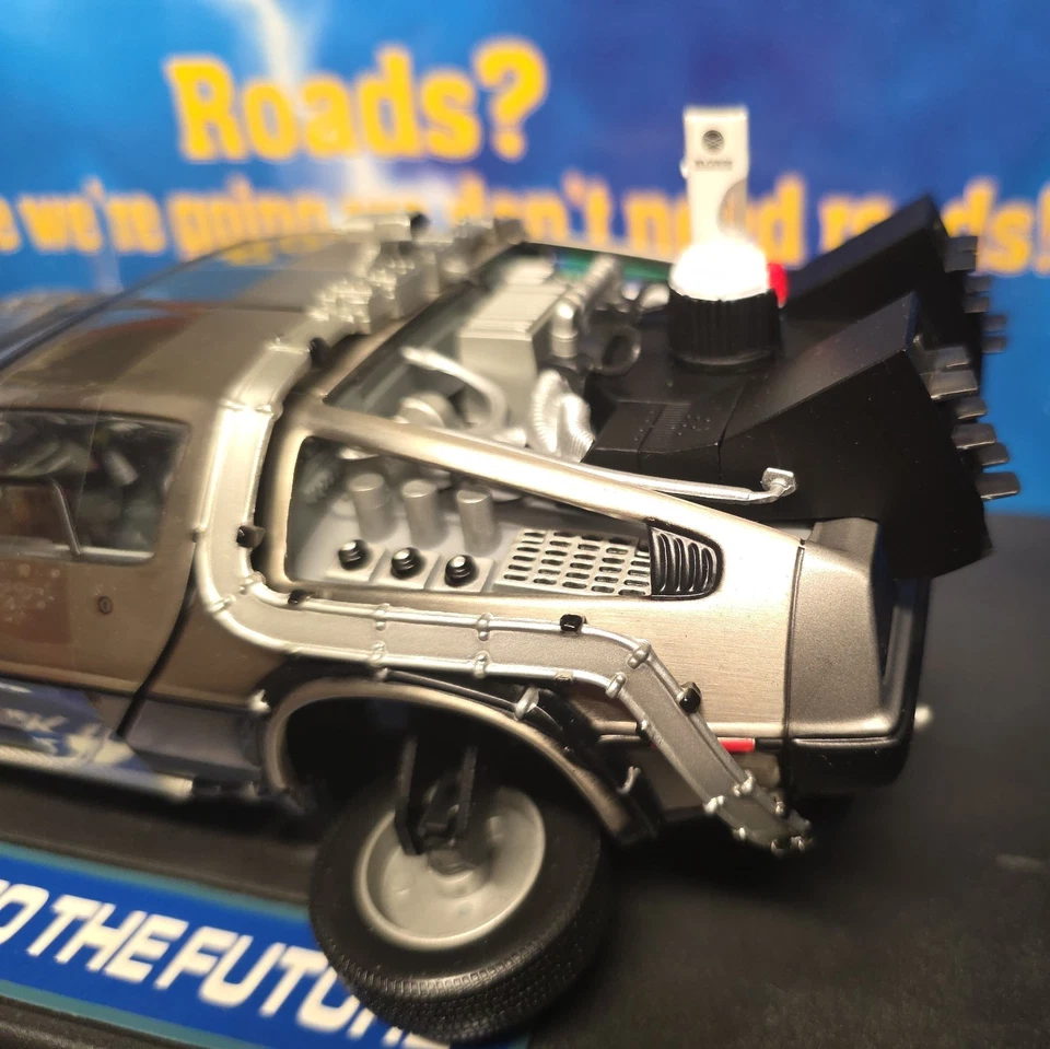 BACK TO THE FUTURE Hovering DeLorean Time Machine 1:18 Die Cast Metal Sun Star  - Image 4 of 4