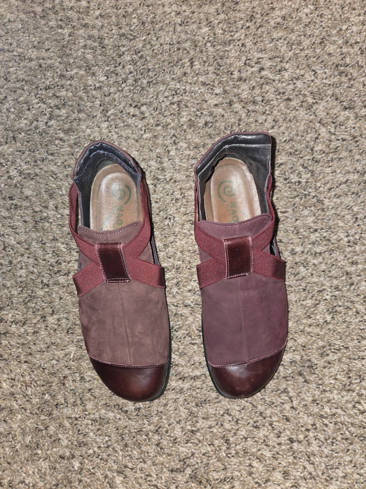 Sapatos femininos Naot tamanho 37 EUA 6.5 vermelho Rakua alça cruzada biqueira fechada tornozelo plano - Imagem 2 de 4