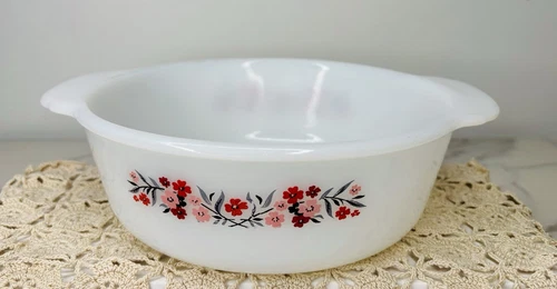 1960 Vintage Anchor Hocking FireKing Primrose 2QT casserole dish Made in USA EUC