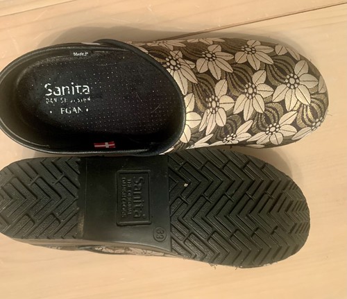 Santia Black Leather Gold Foiled Flower Pattern Clog Women’s 3 - Picture 4 of 4