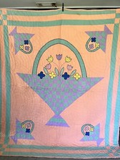 Vintage 1940s Appliqu d Tulip Flowers Basket Quilt Handmade Charming 80x70 READ