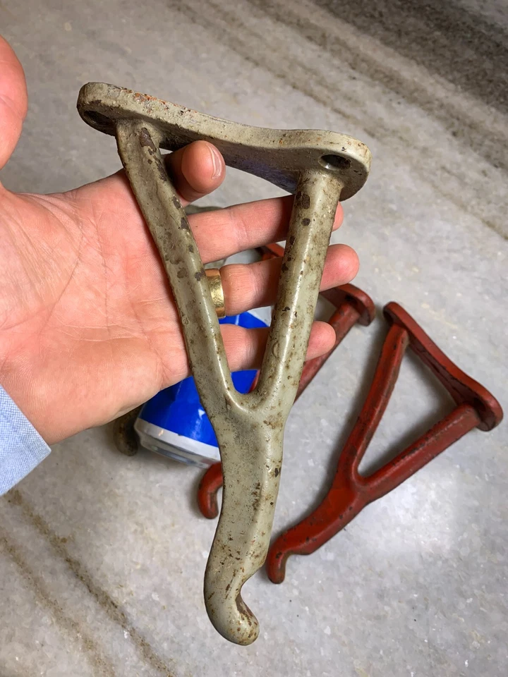 Juego de 4 soportes de pared antiguos de acero fundido industriales de alta resistencia Foto 3 de 4