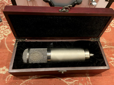 Peluso 22 47 LE Röhrenmikrofon inkl. Netzteil, Cradle und Box