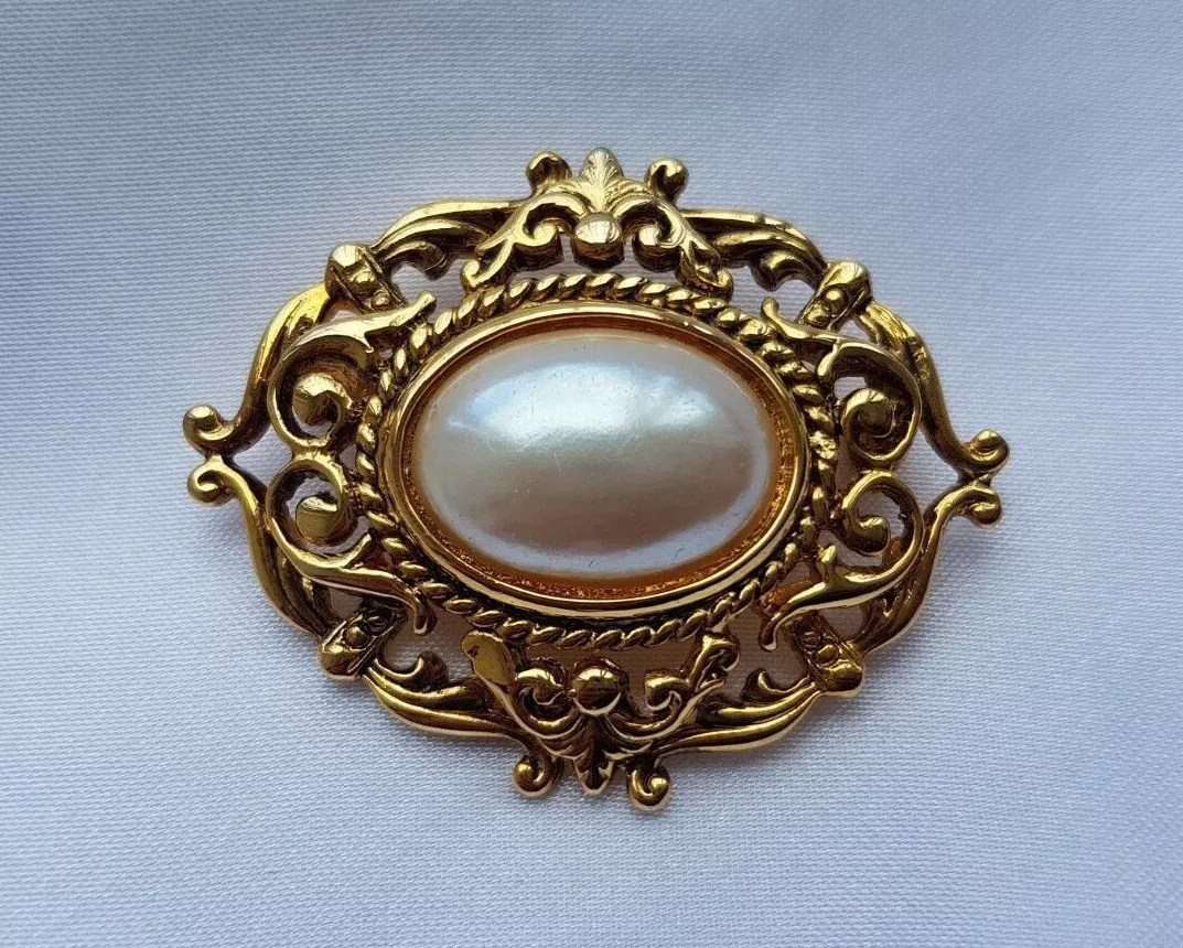 Oval brooch hotsell