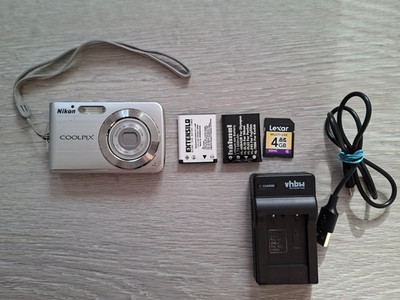 Nikon COOLPIX S210 Digitalkamera - Silber