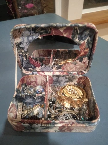 Jewelry Box Filled With Vintage-now Costume Jewelry Lot