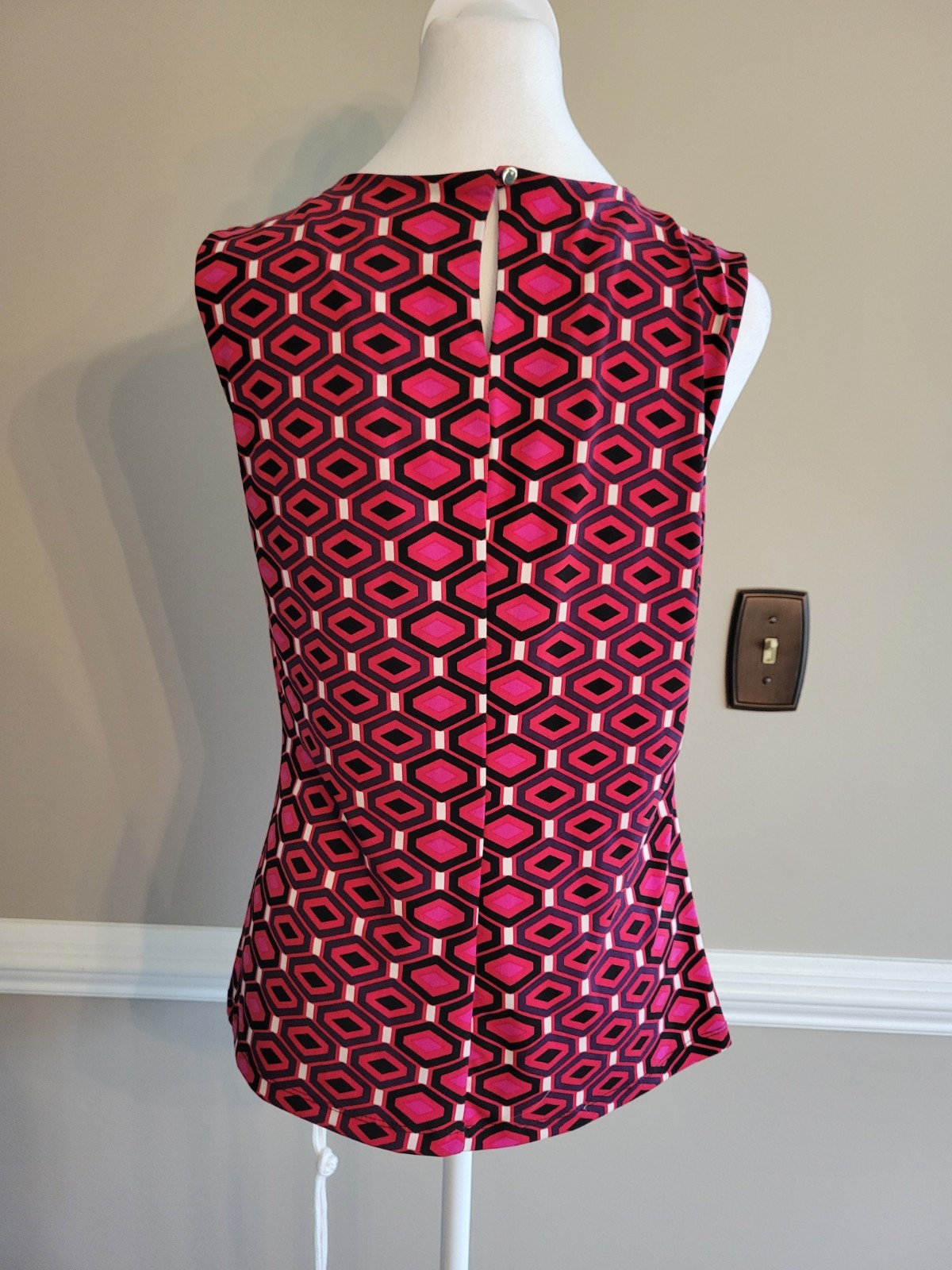 Calvin Klein Red Geometric Pattern Sleeveless She… - image 4