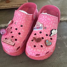 Crocs US Mens 6 Womens 8 Pink Barbie The Movie Mega Crush Clog W Charms