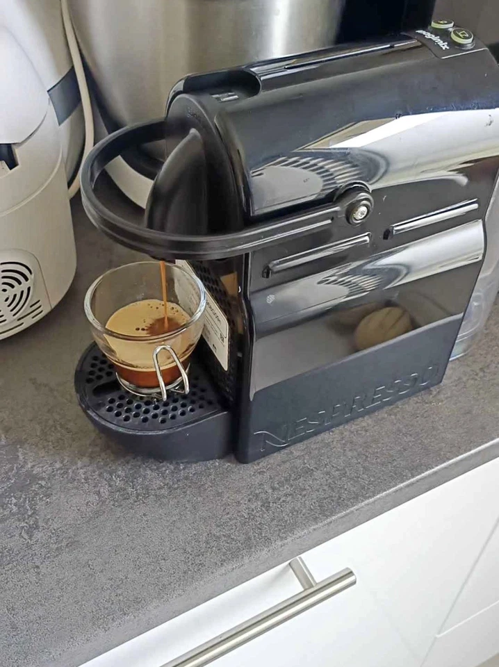 DeLonghi Nespresso Inissia EN80.B, photo 2 sur 2