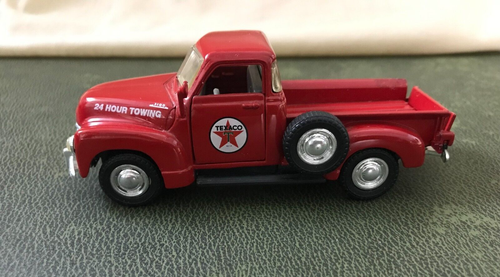 1998 Road Champs 1953 Chevy C3100 Pickup - Texaco 1:43 Red Diecast